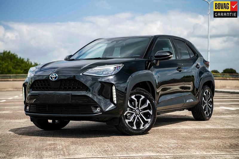 Zwart Gebruikt 2023 Toyota Yaris Cross Team SUV | € 27.845 (Eerlijke prijs) - Afbeelding 1/4