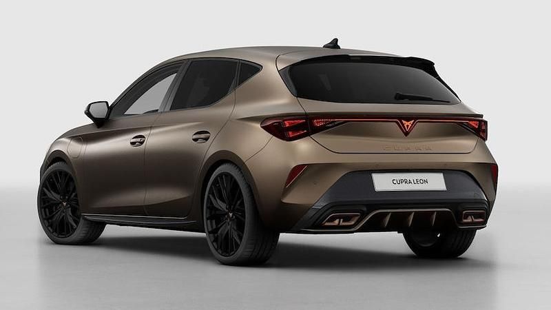 Nieuw Cupra Leon VZ 272 PK (200 kW) 2025 Bruin (mat) Hatchback