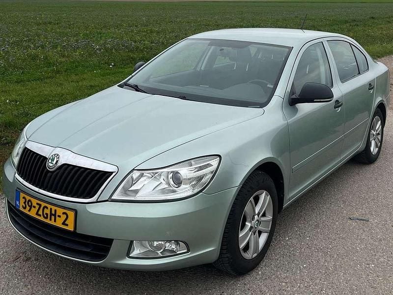 Groen Gebruikt 2012 Skoda Octavia Comfort Sedan | € 5.500 (Goede deal) - Afbeelding 1/4