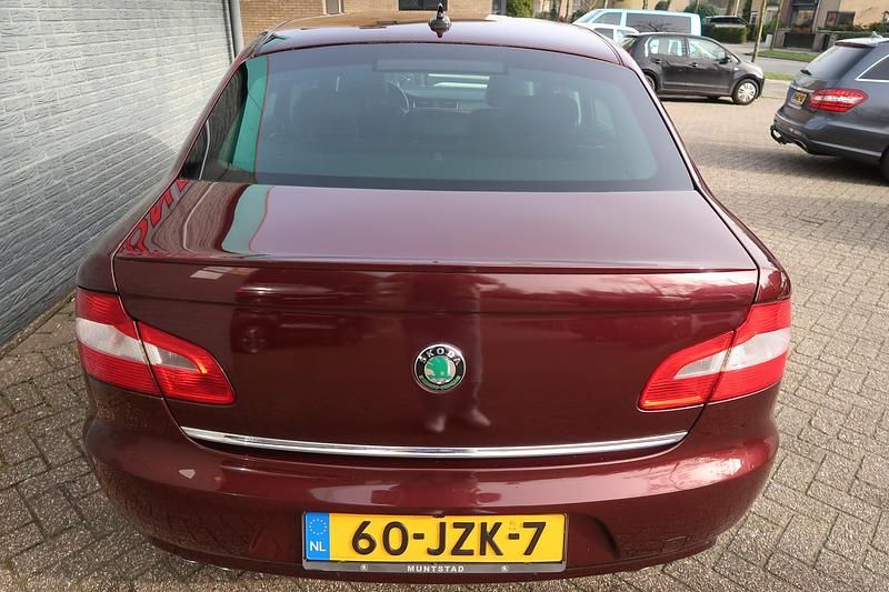 Occasion Skoda Superb Business Line 260 PK (191 kW) 2009 Rood Hatchback