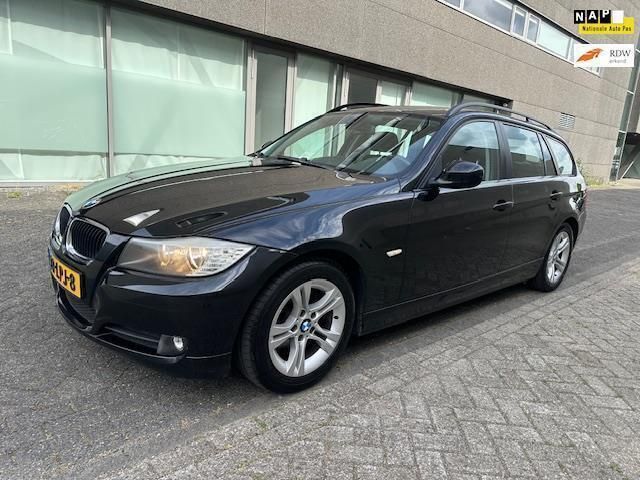 Zwart Gebruikt 2010 BMW 320 Stationwagen | € 4.499 (Eerlijke prijs) - Afbeelding 1/4