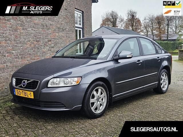 Grijs Occasion 2012 Volvo S40 Sedan | € 5.750 (Eerlijke prijs) - Afbeelding 1/4