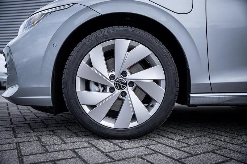 Occasion VW Golf VIII Edition 150 PK (110 kW) 2025 Grijs Hatchback