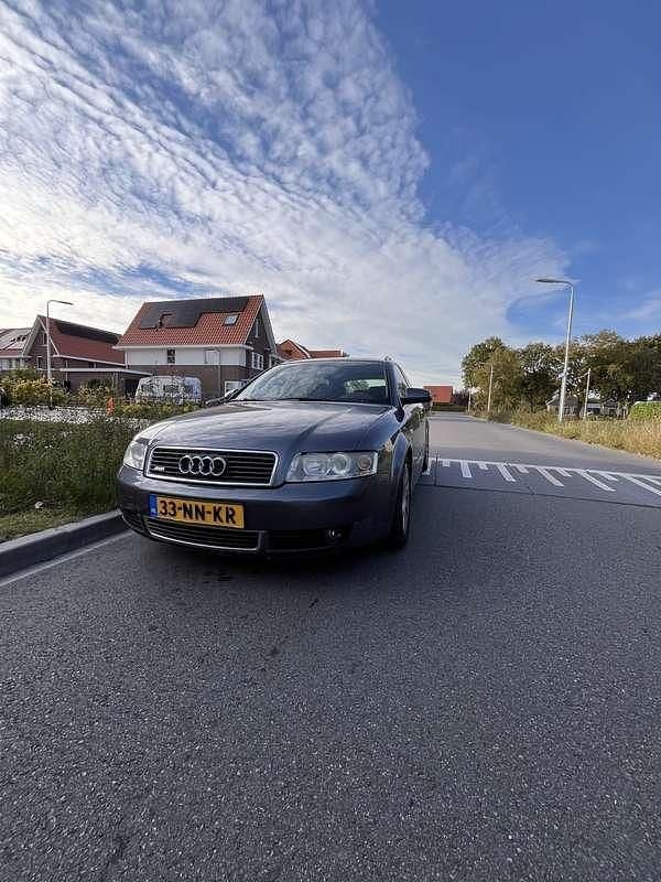 Grijs Gebruikt 2004 Audi A4 Stationwagen | € 900 (Super prijs) - Afbeelding 1/4