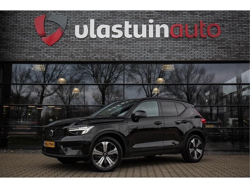 Zwart Gebruikt 2022 Volvo XC40 Inscription SUV | € 36.950 (Eerlijke prijs) - Afbeelding 1/4