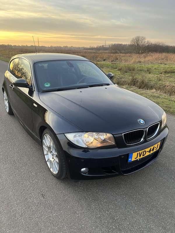Occasion BMW 118 Sport Line 143 PK (105 kW) 2007 Zwart Hatchback