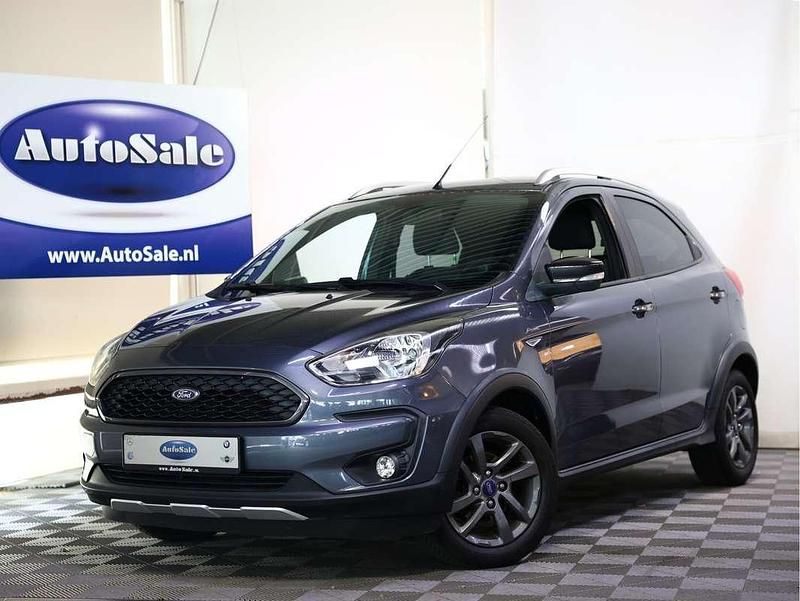Grijs, metallic lak Gebruikt 2018 Ford Ka Trend Hatchback | € 9.944 (Eerlijke prijs) - Afbeelding 1/4
