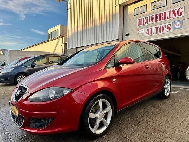 Rood Occasion 2006 Seat Altea Stylance MPV | € 2.750 (Iets duurder) - Afbeelding 1/4