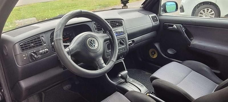 Zwart Gebruikt 2001 VW Golf Cabriolet Trendline Cabriolet | € 1.600 (Eerlijke prijs) - Afbeelding 1/4