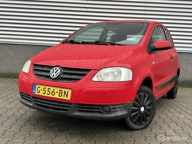 Rood Gebruikt 2005 VW Fox Trendline Hatchback | € 999 (Goede deal) - Afbeelding 1/4