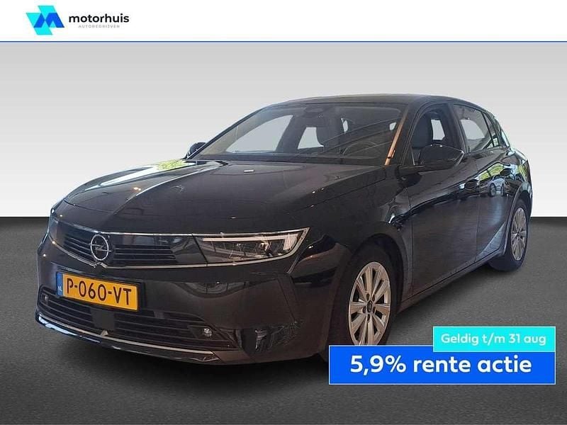 Zwart, metallic lak Gebruikt 2022 Opel Astra Edition Hatchback | € 17.945 (Eerlijke prijs) - Afbeelding 1/4