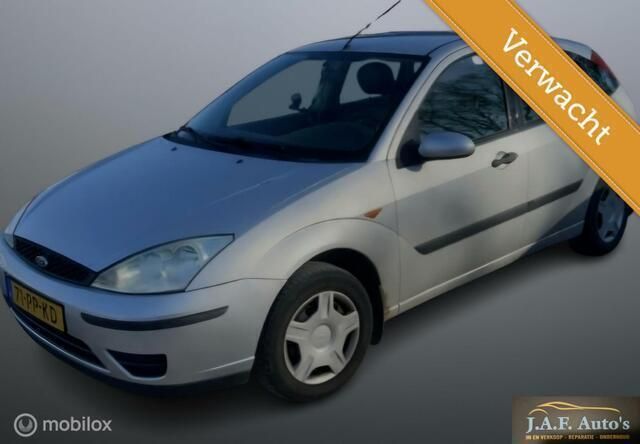 Grijs Gebruikt 2004 Ford Focus Hatchback | € 1.499 (Eerlijke prijs) - Afbeelding 1/4
