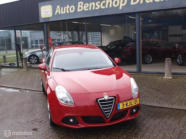 Occasion Alfa Romeo Giulietta 170 PK (125 kW) 2013 Rood (parellak) Hatchback