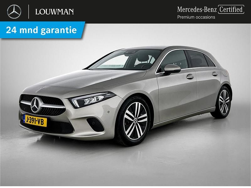 Grijs (metallic) Occasion 2020 Mercedes A160 Business Hatchback | € 24.945 (Iets duurder) - Afbeelding 1/4