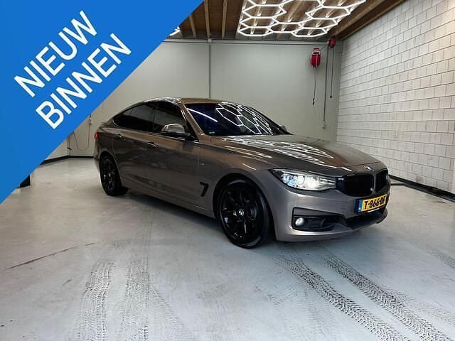 Geel (metallic) Gebruikt 2013 BMW 328 Executive Hatchback | € 14.950 (Eerlijke prijs) - Afbeelding 1/4