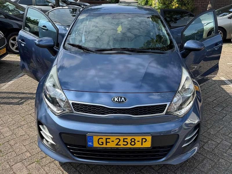 Blauw Gebruikt 2015 Kia Rio MPV | € 7.500 (Eerlijke prijs) - Afbeelding 1/4