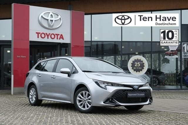 Grijs Gebruikt 2024 Toyota Corolla Active Stationwagen | € 27.900 (Eerlijke prijs) - Afbeelding 1/3
