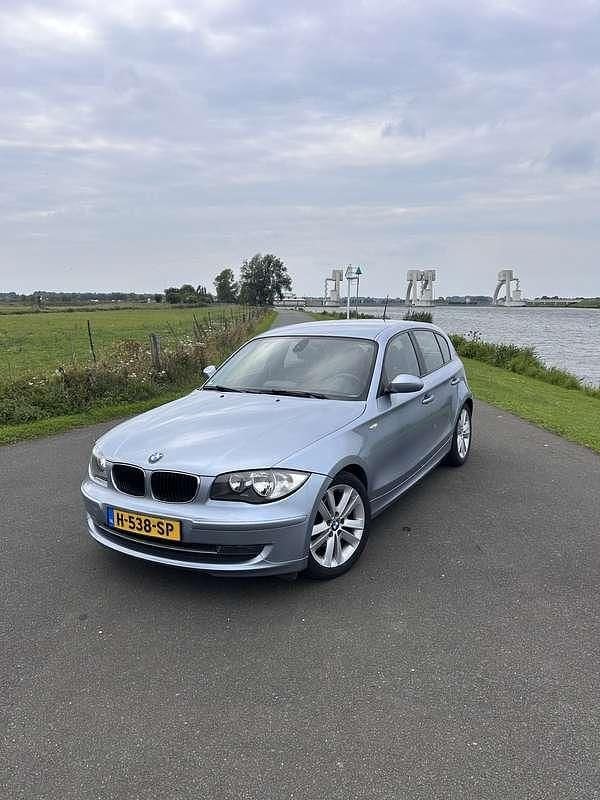 Blauw Gebruikt 2009 BMW 118 Hatchback | € 6.500 (Eerlijke prijs) - Afbeelding 1/4