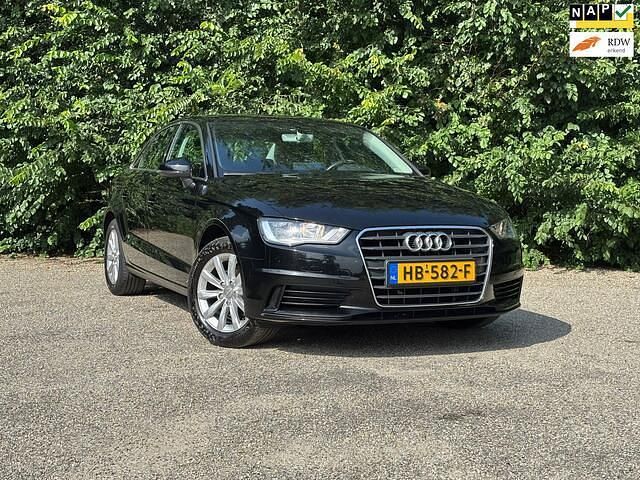 Zwart Gebruikt 2015 Audi A3 Attraction Sedan | € 8.950 (Super prijs) - Afbeelding 1/4