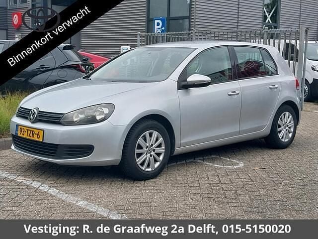 Grijs, metallic lak Gebruikt 2012 VW Golf VII Comfortline Hatchback | € 9.900 (Goede deal) - Afbeelding 1/3