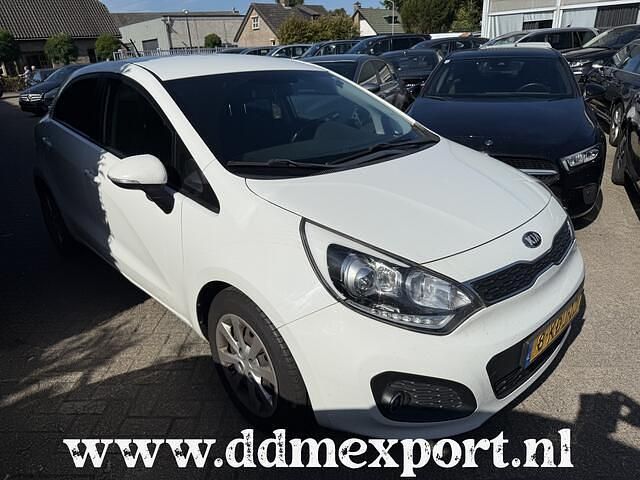 Wit Gebruikt 2014 Kia Rio Hatchback | € 3.450 (Goede deal) - Afbeelding 1/4