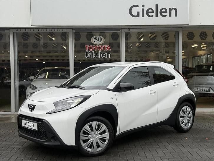 Wit Occasion 2024 Toyota Aygo X Play SUV | € 17.700 (Goede deal) - Afbeelding 1/3