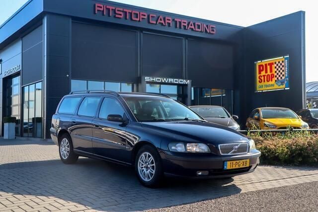 Blauw Gebruikt 2004 Volvo V70 Stationwagen | € 3.450 (Eerlijke prijs) - Afbeelding 1/3