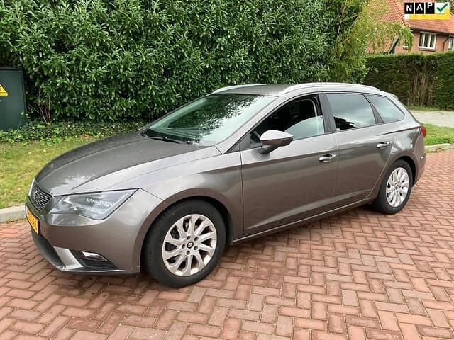Grijs Gebruikt 2014 Seat Leon ST Business Stationwagen | € 5.950 (Super prijs) - Afbeelding 1/4
