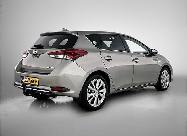 Beige metallic Gebruikt 2016 Toyota Auris Touring Sports Limited Stationwagen | € 17.645 (Goede deal) - Afbeelding 1/2