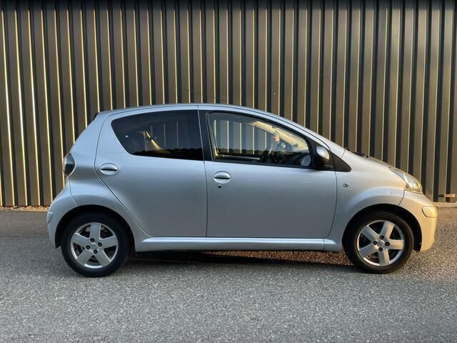Occasion Toyota Aygo Comfort 68 PK (50 kW) 2011 Grijs Hatchback