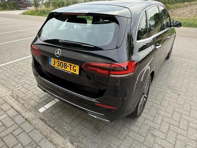 Occasion Mercedes B180 Business 136 PK (100 kW) 2020 Zwart MPV