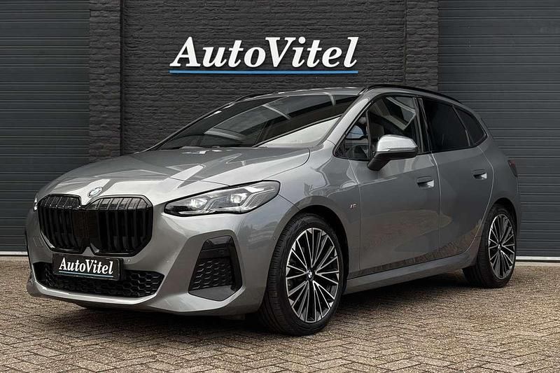 Grijs Gebruikt 2023 BMW 218 Active Tourer M Sport MPV | € 32.445 (Iets duurder) - Afbeelding 1/3