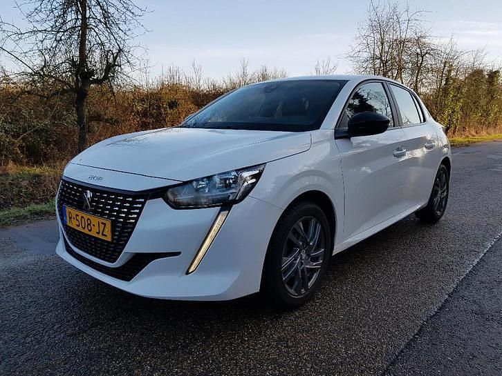Wit Occasion 2022 Peugeot 208 Active Hatchback | € 9.750 (Super prijs) - Afbeelding 1/4