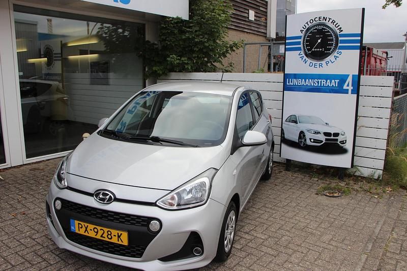 Grijs Gebruikt 2018 Hyundai i10 Comfort Hatchback | € 8.750 (Eerlijke prijs) - Afbeelding 1/4