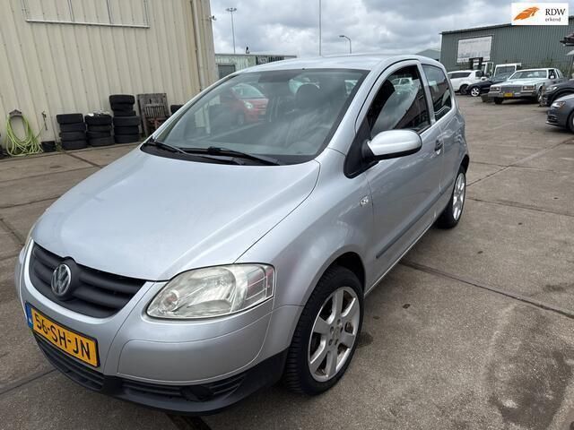 Grijs Gebruikt 2006 VW Fox Trendline Hatchback | € 1.495 (Iets duurder) - Afbeelding 1/4