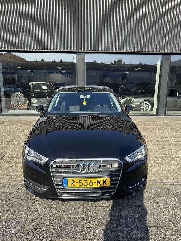 Zwart Gebruikt 2013 Audi A3 Attraction Hatchback | € 9.499 (Eerlijke prijs) - Afbeelding 1/4
