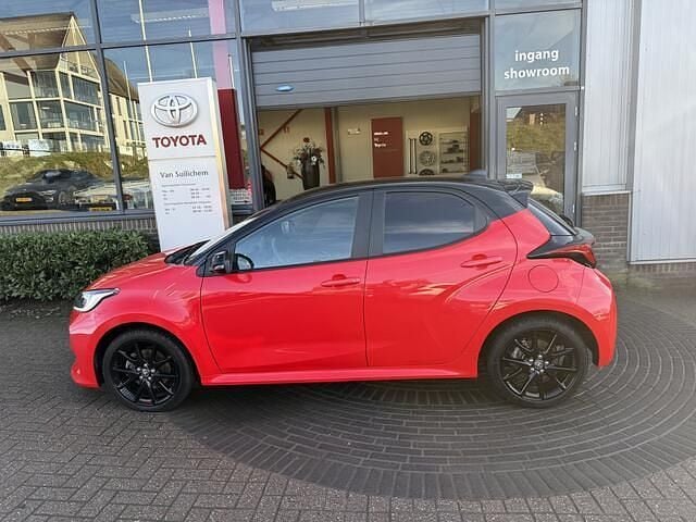 Occasion Toyota Yaris Executive 80 PK (58 kW) 2023 Rood Hatchback