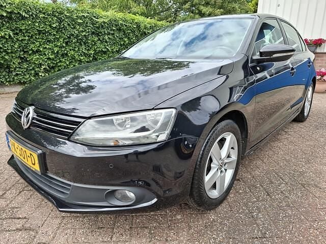 Zwart, metallic lak Gebruikt 2013 VW Jetta Highline Sedan | € 5.495 (Goede deal) - Afbeelding 1/4