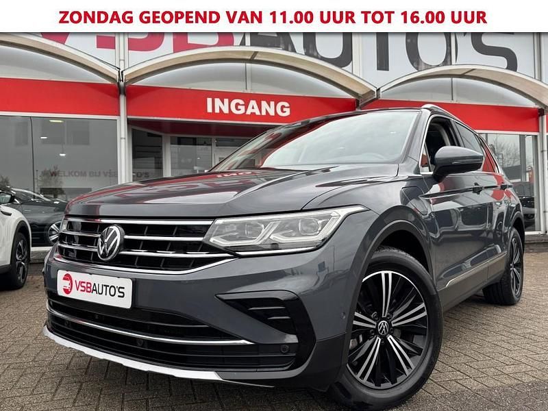 Grijs Occasion 2021 VW Tiguan Exclusive SUV | € 25.950 (Goede deal) - Afbeelding 1/4
