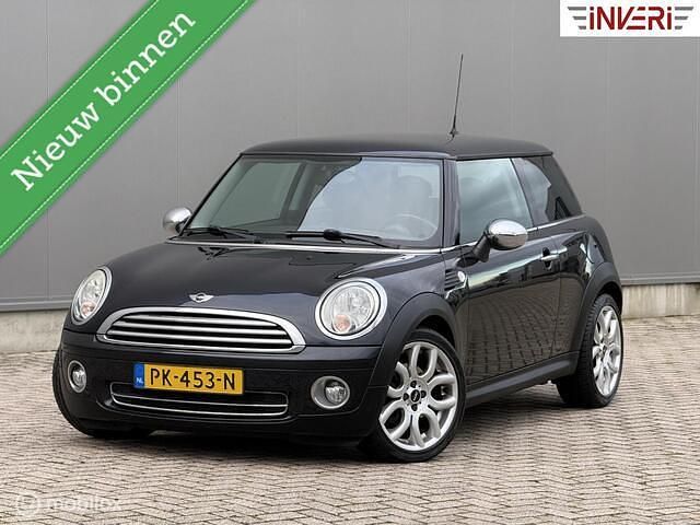 Zwart (metallic) Gebruikt 2007 Mini ONE Hatchback | € 4.450 (Duur) - Afbeelding 1/4