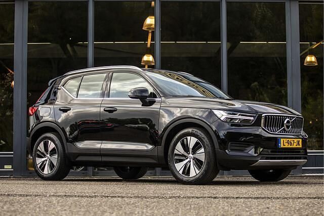 Zwart Gebruikt 2021 Volvo XC40 Inscription SUV | € 27.950 (Iets duurder) - Afbeelding 1/4