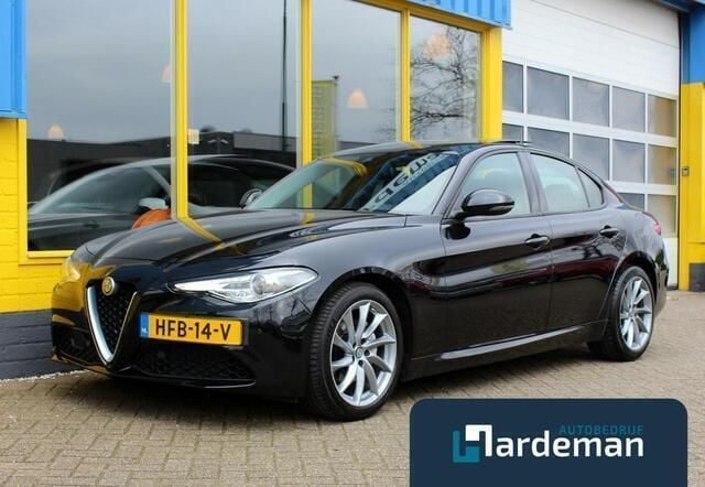 Zwart, metallic lak Gebruikt 2019 Alfa Romeo Giulia Sedan | € 26.950 (Goede deal) - Afbeelding 1/4