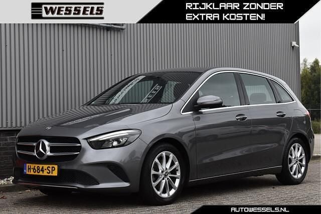 Grijs Gebruikt 2019 Mercedes B180 Premium MPV | € 21.250 (Eerlijke prijs) - Afbeelding 1/4