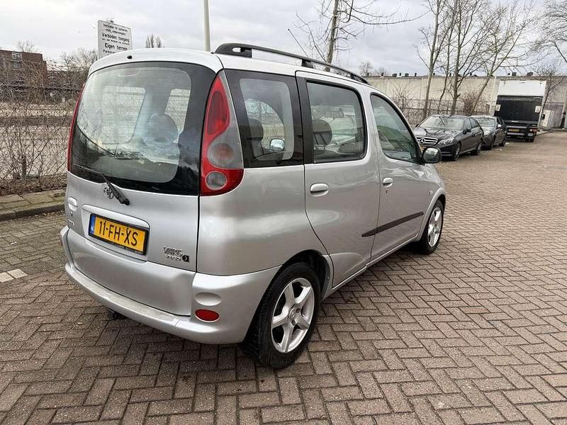 Occasion Toyota Yaris Luna 86 PK (63 kW) 2000 Grijs Stationwagen