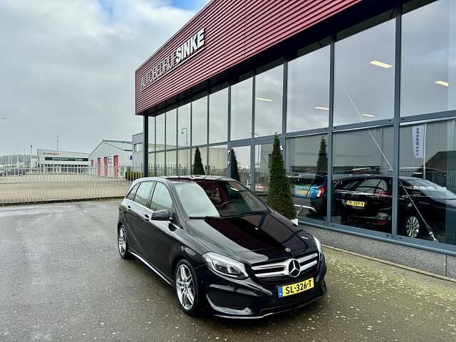 Zwart (metallic) Gebruikt 2018 Mercedes B180 Business MPV | € 19.950 (Eerlijke prijs) - Afbeelding 1/4
