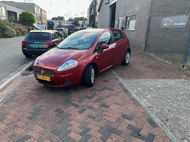 Rood Gebruikt 2008 Fiat Grande Punto Hatchback | € 1.850 (Eerlijke prijs) - Afbeelding 1/4