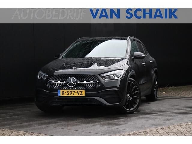 Zwart Gebruikt 2022 Mercedes GLA180 AMG line SUV | € 38.950 (Iets duurder) - Afbeelding 1/4