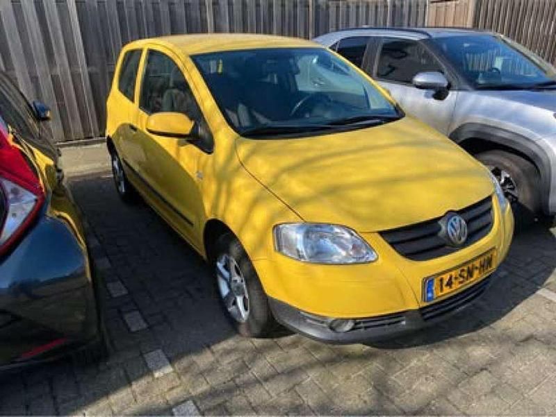 Geel Gebruikt 2006 VW Fox Trendline Hatchback | € 1.200 (Goede deal) - Afbeelding 1/4