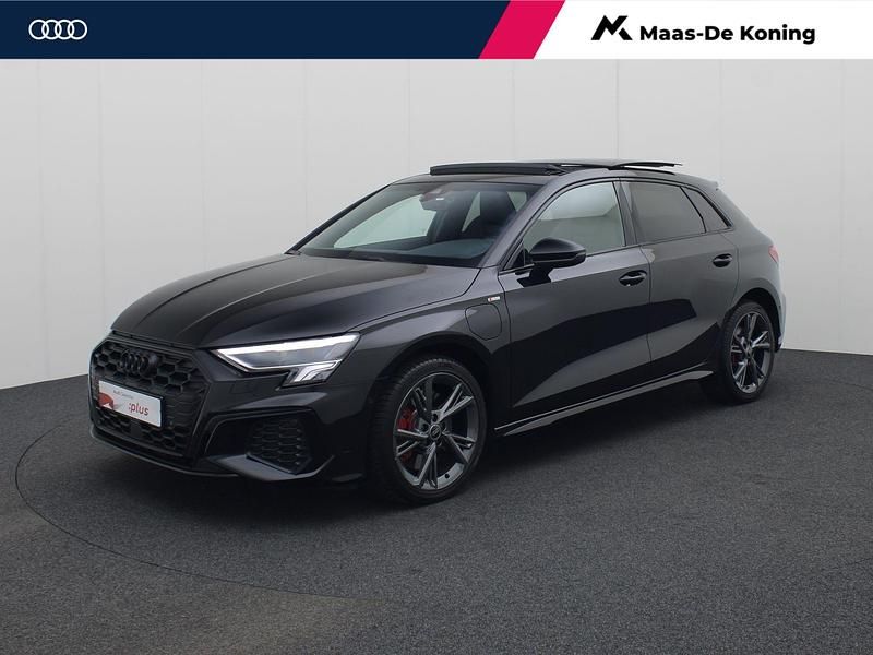 Zwart Gebruikt 2024 Audi A3 Sportback e-tron S-Line Sedan | € 43.940 (Iets duurder) - Afbeelding 1/4
