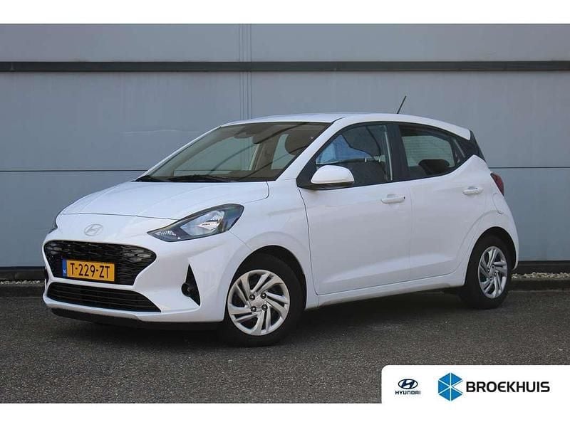 Wit Gebruikt 2023 Hyundai i10 Comfort Hatchback | € 14.400 (Goede deal) - Afbeelding 1/4